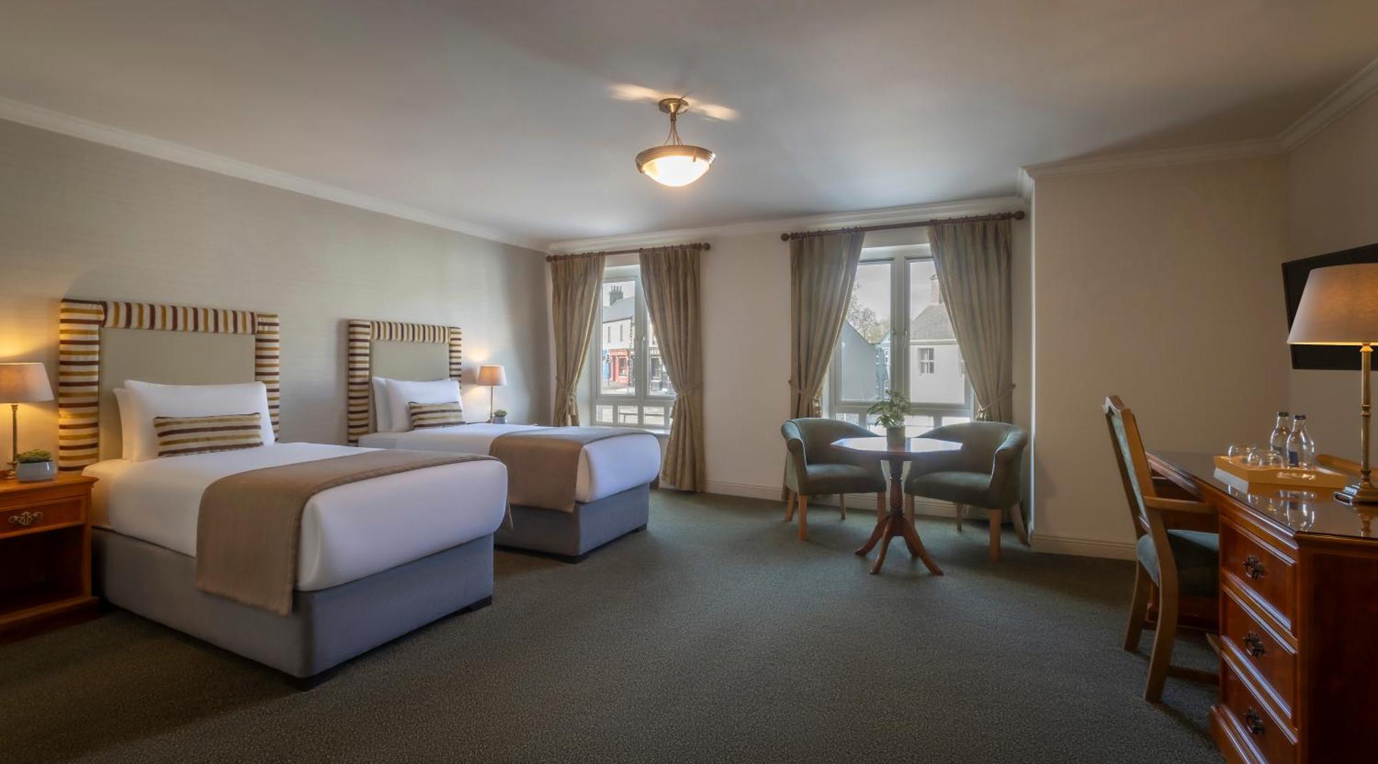 Bracken Court Hotel Балбріґґан Екстер'єр фото