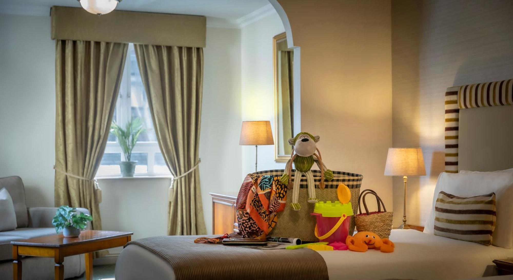 Bracken Court Hotel Балбріґґан Екстер'єр фото
