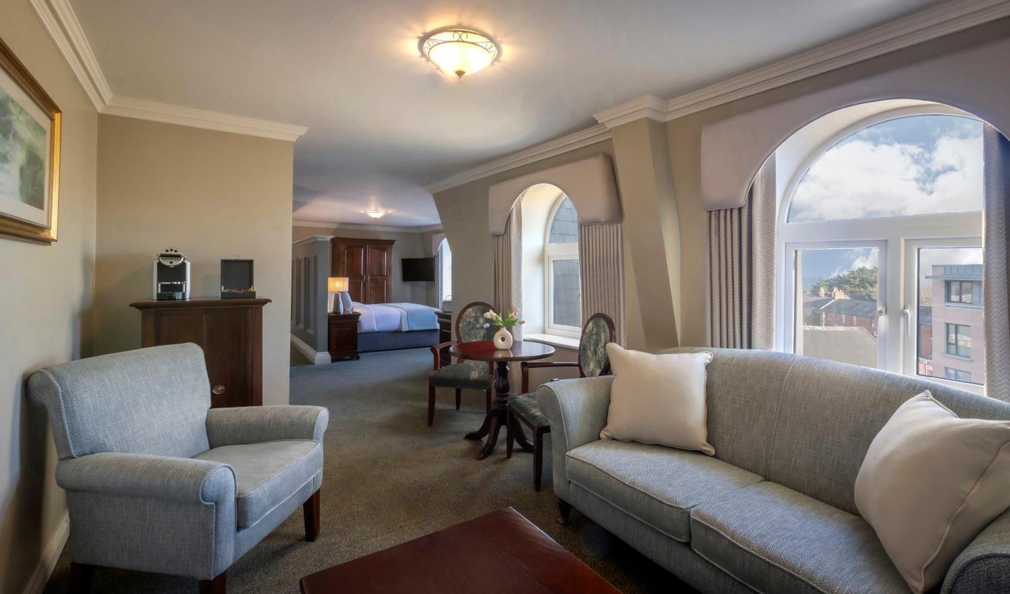 Bracken Court Hotel Балбріґґан Екстер'єр фото